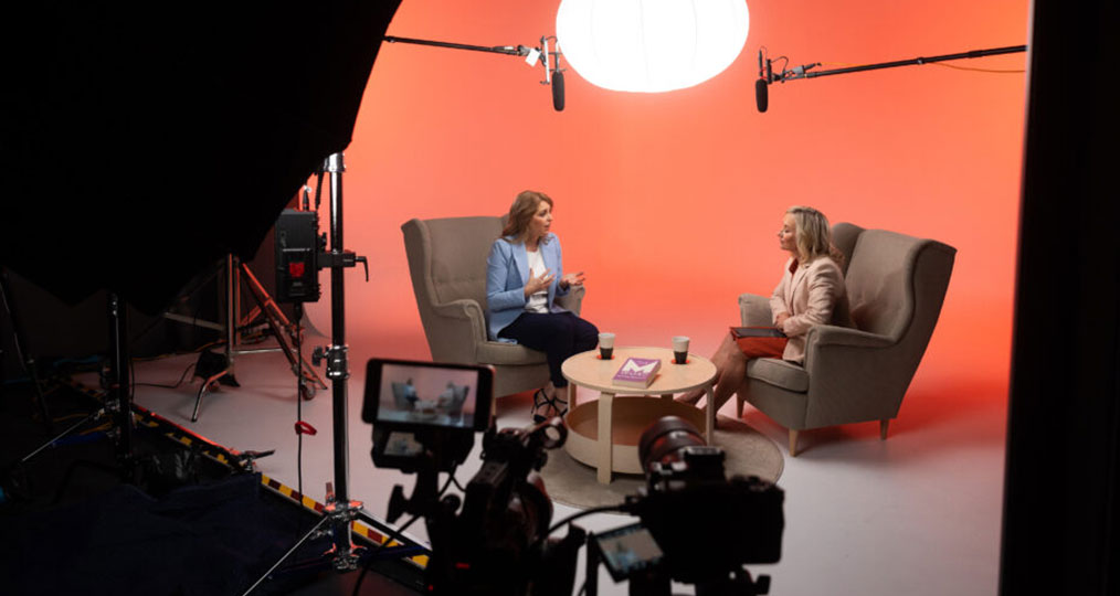 احترف إضاءة المقابلات: 5 إعدادات احترافية للإضاءة